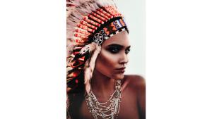 BILDE Indian Woman, 80x120, glas  K, en produkt av hög kvalitet till bra pris från Ulfåsa möbler