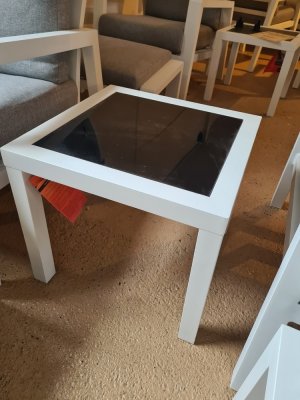 Como fåtöljgrupp 2 fåtöljer inkl pallar, dynor och sidbord white/grey inkl dyna, en produkt av hög kvalitet till bra pris från Ulfåsa möbler