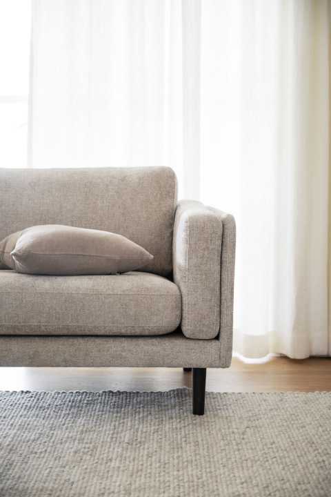 Braden soffa 3-sits ljusbeige tyg Greg 3 (k2)/bruna ekben, en produkt av hög kvalitet till bra pris från Ulfåsa möbler