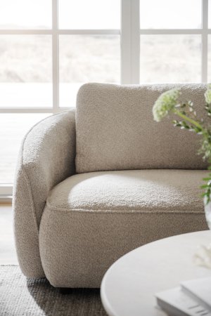 Norris soffa 3-sits ljusbeige tyg Anna #2 (k3), en produkt av hög kvalitet till bra pris från Ulfåsa möbler