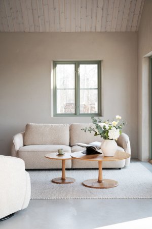 Norris soffa 3-sits ljusbeige tyg Anna #2 (k3), en produkt av hög kvalitet till bra pris från Ulfåsa möbler