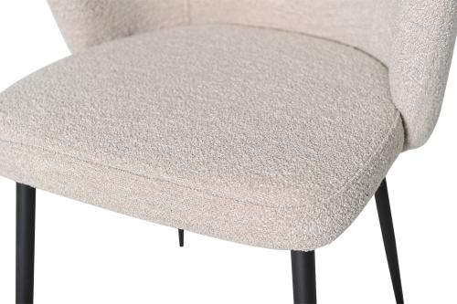 IBEN Matstol i beige boucletyg, en produkt av hög kvalitet till bra pris från Ulfåsa möbler