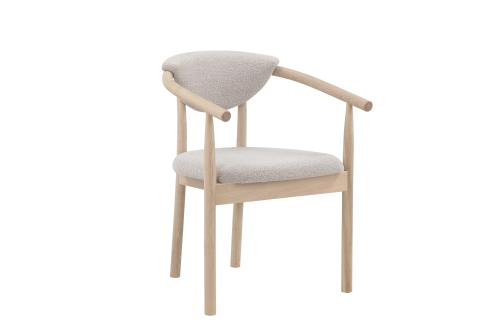RYAN Matstol i vitoljad ek, beige boucle, en produkt av hög kvalitet till bra pris från Ulfåsa möbler