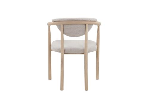 RYAN Matstol i vitoljad ek, beige boucle, en produkt av hög kvalitet till bra pris från Ulfåsa möbler