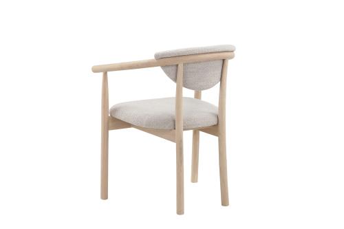 RYAN Matstol i vitoljad ek, beige boucle, en produkt av hög kvalitet till bra pris från Ulfåsa möbler