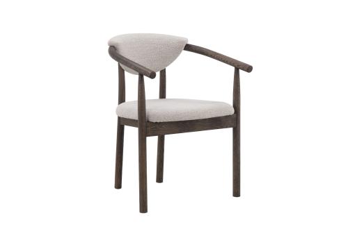RYAN Matstol i brunoljad ek,beige boucle, en produkt av hög kvalitet till bra pris från Ulfåsa möbler