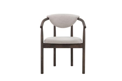 RYAN Matstol i brunoljad ek,beige boucle, en produkt av hög kvalitet till bra pris från Ulfåsa möbler