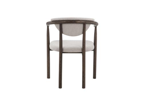 RYAN Matstol i brunoljad ek,beige boucle, en produkt av hög kvalitet till bra pris från Ulfåsa möbler