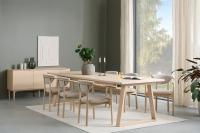 RYAN Matstol i vitoljad ek, beige boucle, en produkt av hög kvalitet till bra pris från Ulfåsa möbler
