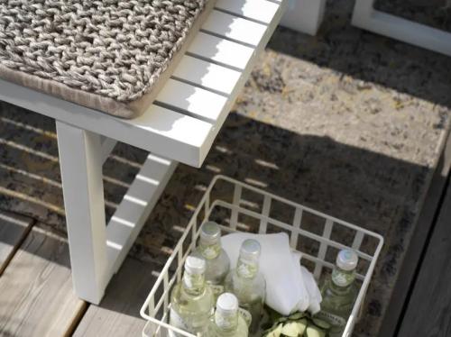 Vevi bänk Vit, en produkt av hög kvalitet till bra pris från Ulfåsa möbler