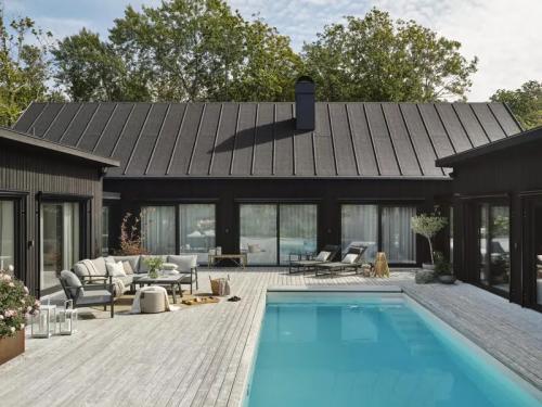 Samvaro Low mittdel Antracit/Pearl grey, en produkt av hög kvalitet till bra pris från Ulfåsa möbler
