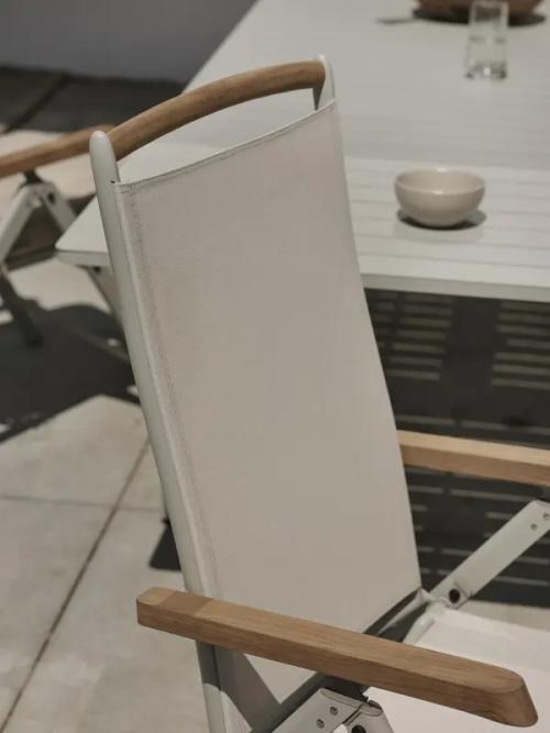Andy positionsstol Light Grey/Off-White, en produkt av hög kvalitet till bra pris från Ulfåsa möbler