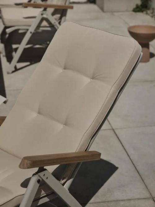 Andy positionsstol Light Grey/Off-White, en produkt av hög kvalitet till bra pris från Ulfåsa möbler