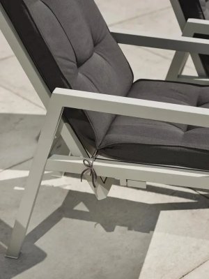 Newfort positionsstol Light Grey/Off-White, en produkt av hög kvalitet till bra pris från Ulfåsa möbler