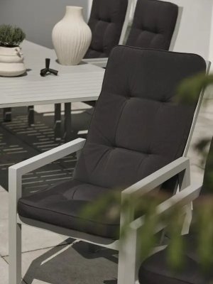 Newfort positionsstol Light Grey/Off-White, en produkt av hög kvalitet till bra pris från Ulfåsa möbler
