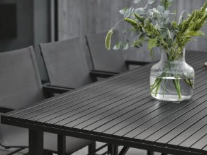 Vevi matbord Svart, en produkt av hög kvalitet till bra pris från Ulfåsa möbler