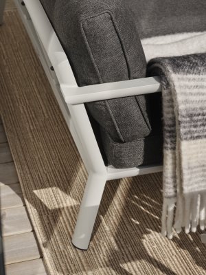 Delia divansoffa Light Grey/Nearly Black, en produkt av hög kvalitet till bra pris från Ulfåsa möbler