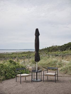 Abriola parasoll Charcoal Black, en produkt av hög kvalitet till bra pris från Ulfåsa möbler