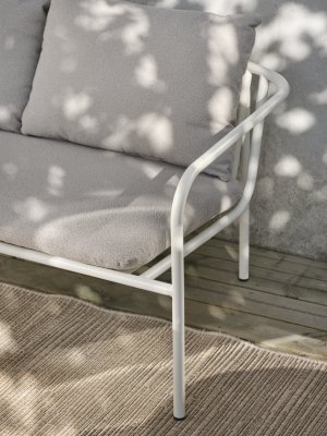 Bendt 2-sitssoffa Pearl White/Teddy Beige, en produkt av hög kvalitet till bra pris från Ulfåsa möbler