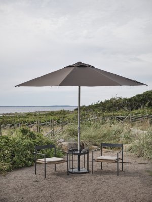 Abriola parasoll Charcoal Black, en produkt av hög kvalitet till bra pris från Ulfåsa möbler
