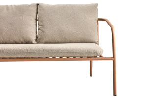 Bendt 2-sitssoffa Peach/Teddy Beige, en produkt av hög kvalitet till bra pris från Ulfåsa möbler