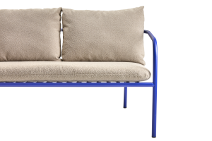 Bendt 2-sitssoffa Indigo Blue/Teddy Beige, en produkt av hög kvalitet till bra pris från Ulfåsa möbler