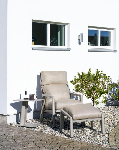 Slide fotpall Khaki/Tawny, en produkt av hög kvalitet till bra pris från Ulfåsa möbler
