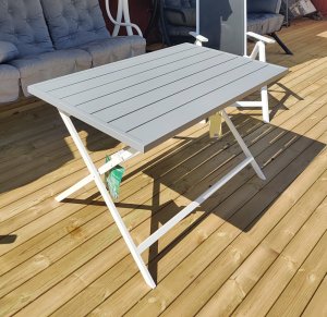 Fällbord i aluminium vit/grå 120x72, en produkt av hög kvalitet till bra pris från Ulfåsa möbler