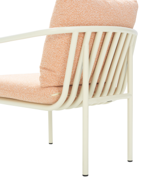 Bendt fåtölj Pearl White/Teddy Orange, en produkt av hög kvalitet till bra pris från Ulfåsa möbler