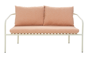Bendt 2-sitssoffa Pearl White/Teddy Orange, en produkt av hög kvalitet till bra pris från Ulfåsa möbler