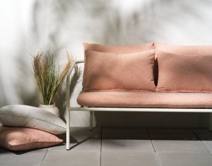 Bendt fåtölj Pearl White/Teddy Orange, en produkt av hög kvalitet till bra pris från Ulfåsa möbler