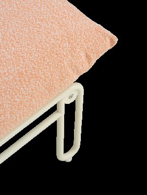 Blixt loungefåtölj Pearl White/Teddy Orange, en produkt av hög kvalitet till bra pris från Ulfåsa möbler