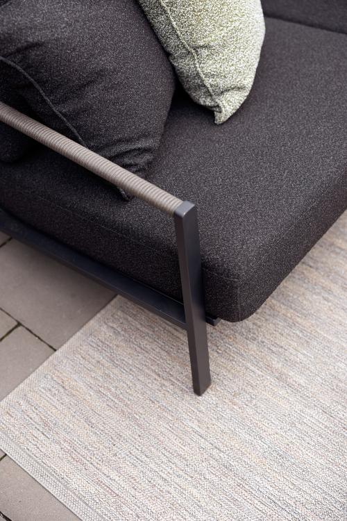 Lyra 2,5-sits soffa Svart/Teddy Black, en produkt av hög kvalitet till bra pris från Ulfåsa möbler