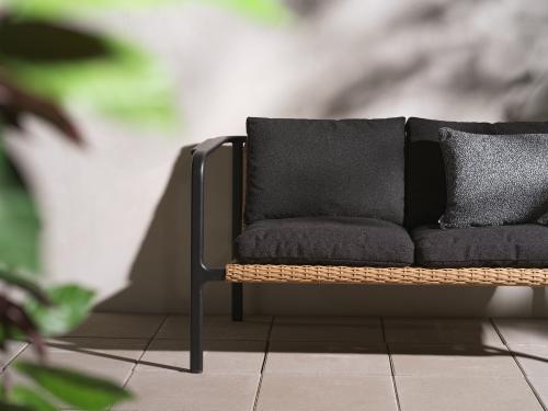 Motty 2-sitssoffa Svart/Teddy Black, en produkt av hög kvalitet till bra pris från Ulfåsa möbler