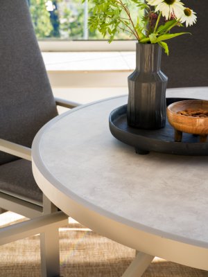 Samvaro positionsstol Khaki/Soft Dawn, en produkt av hög kvalitet till bra pris från Ulfåsa möbler
