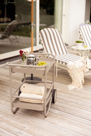 Arts vilsäng Soft White/Beige Stripes, en produkt av hög kvalitet till bra pris från Ulfåsa möbler