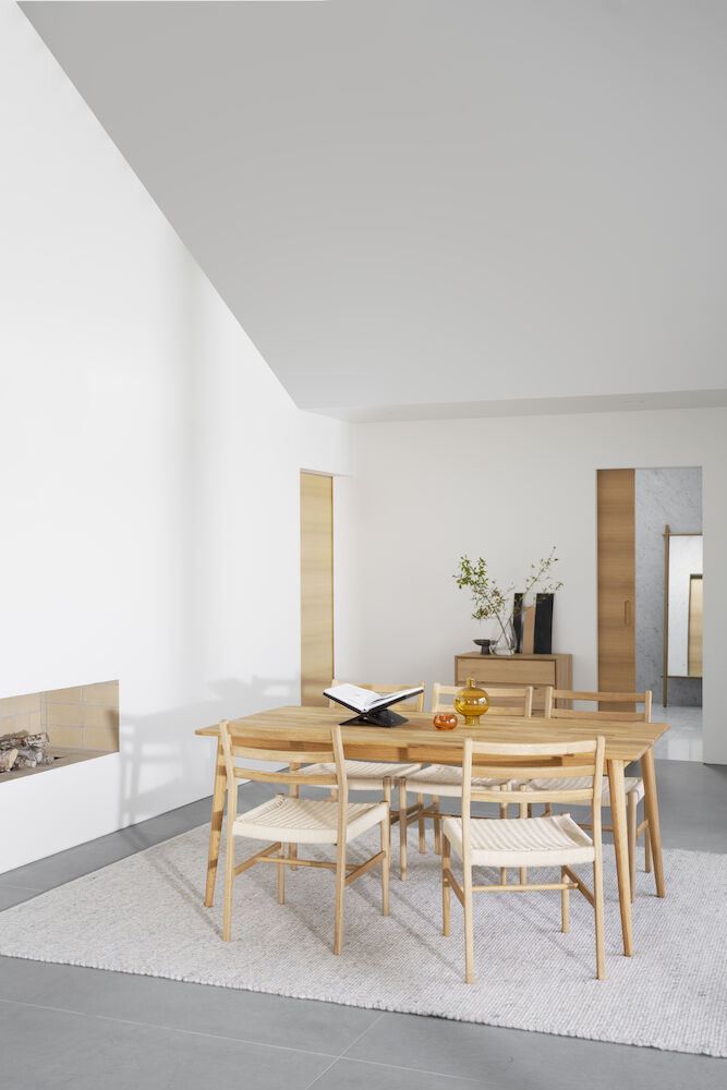 Harlan stol ek/flätad sits, en produkt av hög kvalitet till bra pris från Ulfåsa möbler