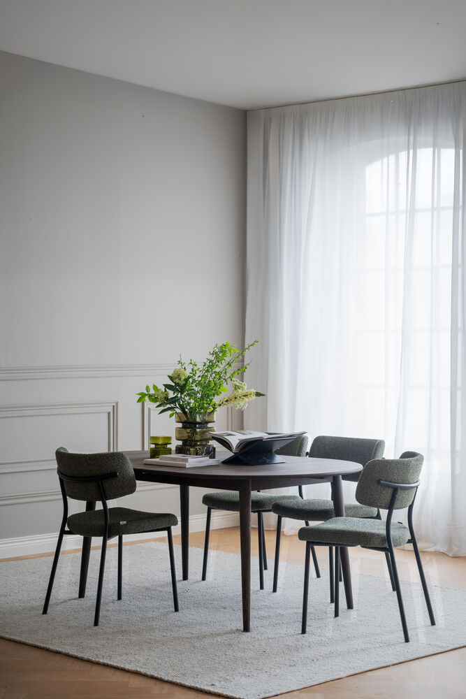 Herbster stol grönt tyg/svarta metallben, en produkt av hög kvalitet till bra pris från Ulfåsa möbler