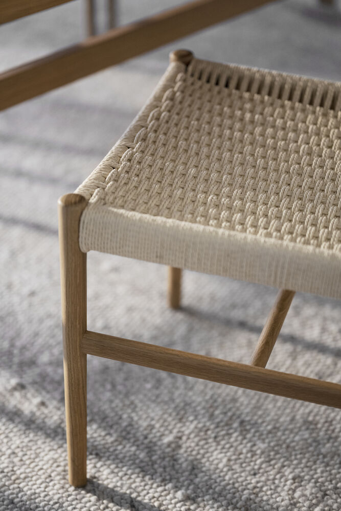 Harlan stol ek/flätad sits, en produkt av hög kvalitet till bra pris från Ulfåsa möbler