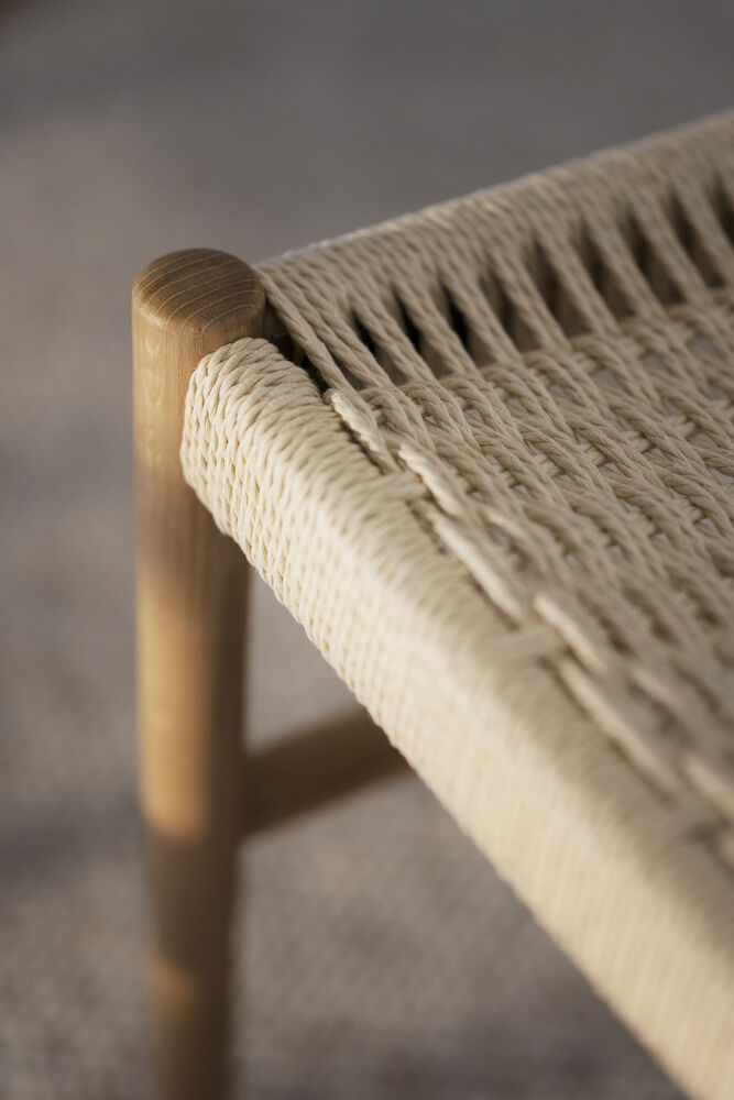 Harlan stol ek/flätad sits, en produkt av hög kvalitet till bra pris från Ulfåsa möbler