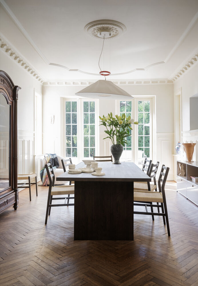 Harlan stol brun ek/flätad sits, en produkt av hög kvalitet till bra pris från Ulfåsa möbler