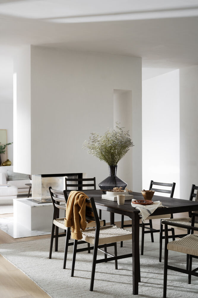 Harlan karmstol brun ek/flätad sits, en produkt av hög kvalitet till bra pris från Ulfåsa möbler