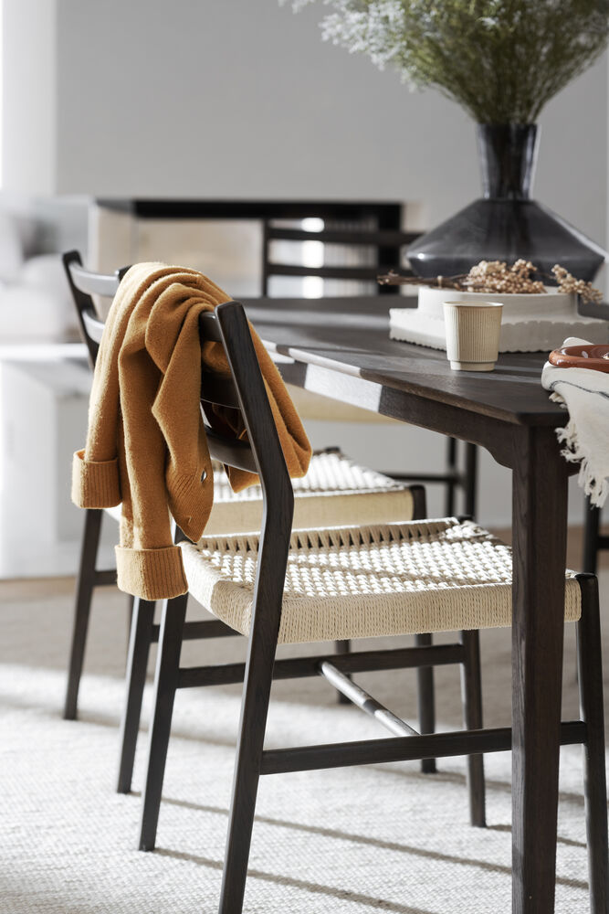 Harlan stol brun ek/flätad sits, en produkt av hög kvalitet till bra pris från Ulfåsa möbler