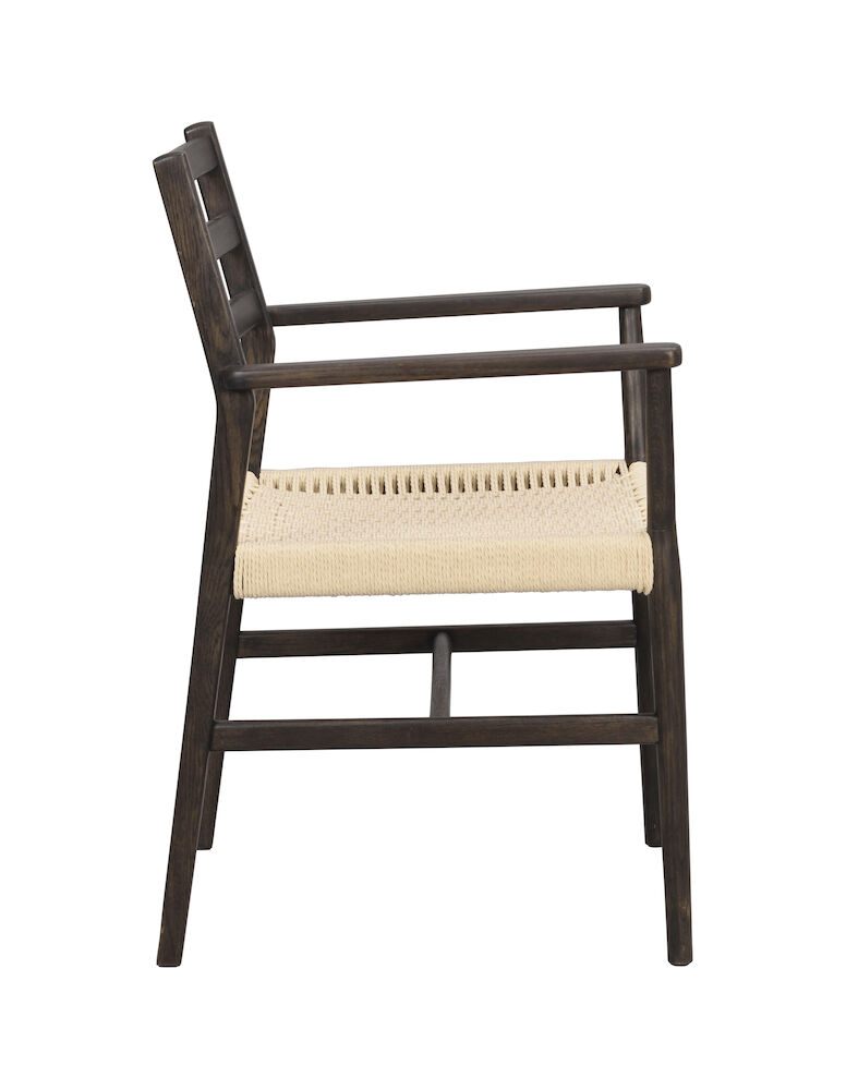 Harlan karmstol brun ek/flätad sits, en produkt av hög kvalitet till bra pris från Ulfåsa möbler