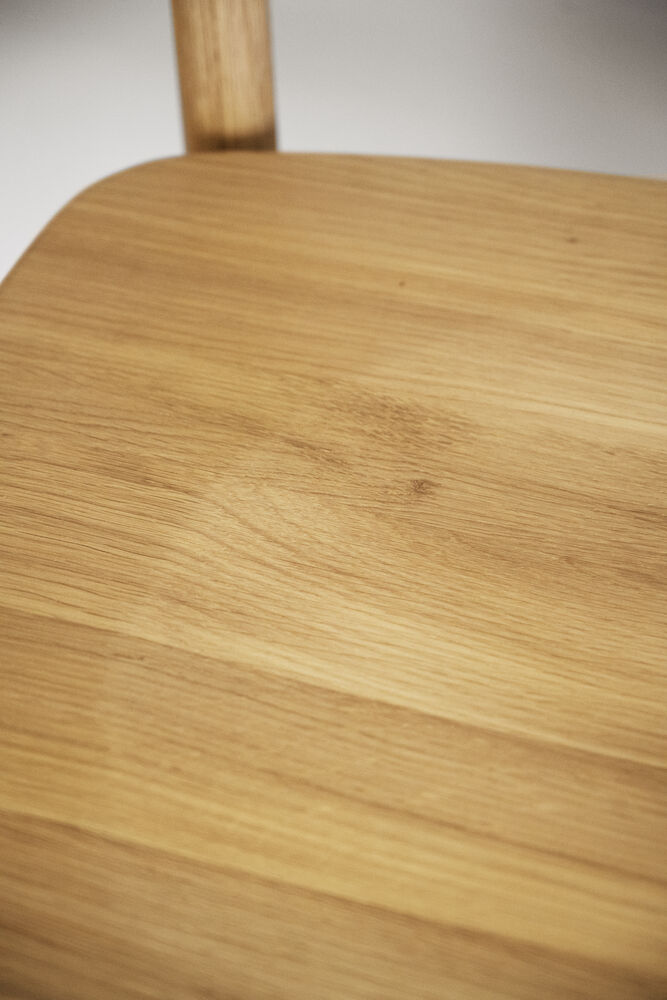 Maidstone karmstol ek, en produkt av hög kvalitet till bra pris från Ulfåsa möbler