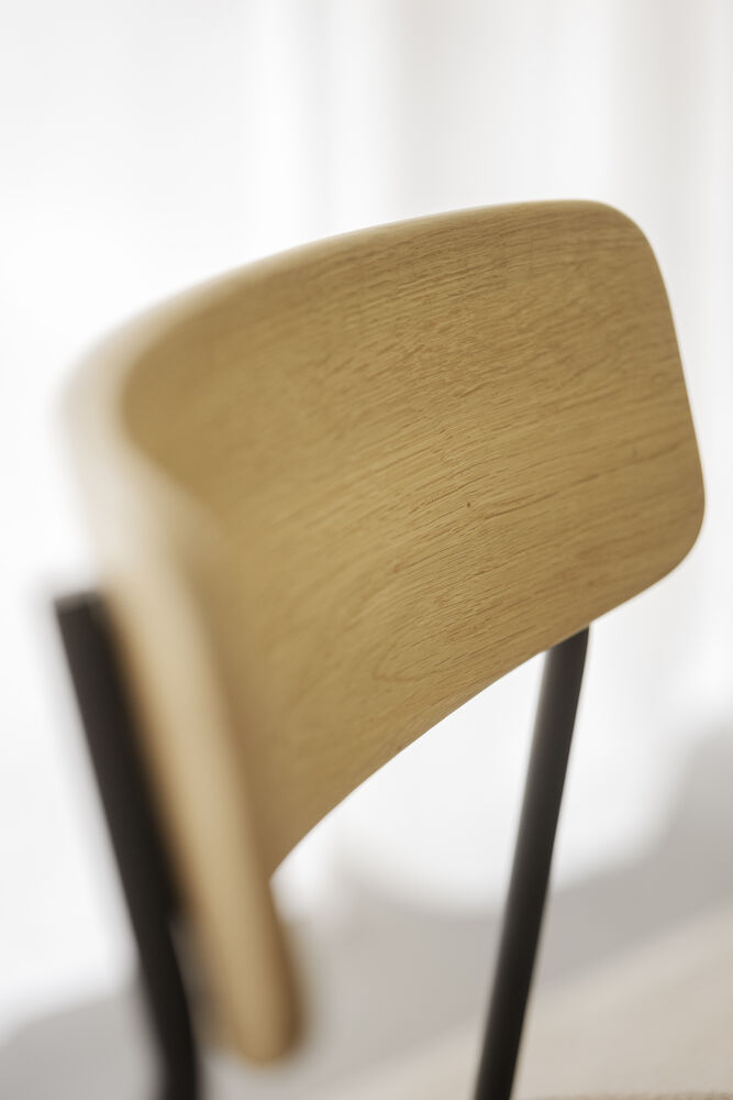 Maymont stol ekrygg/mörkbeige tyg/svart metall stapelbar, en produkt av hög kvalitet till bra pris från Ulfåsa möbler