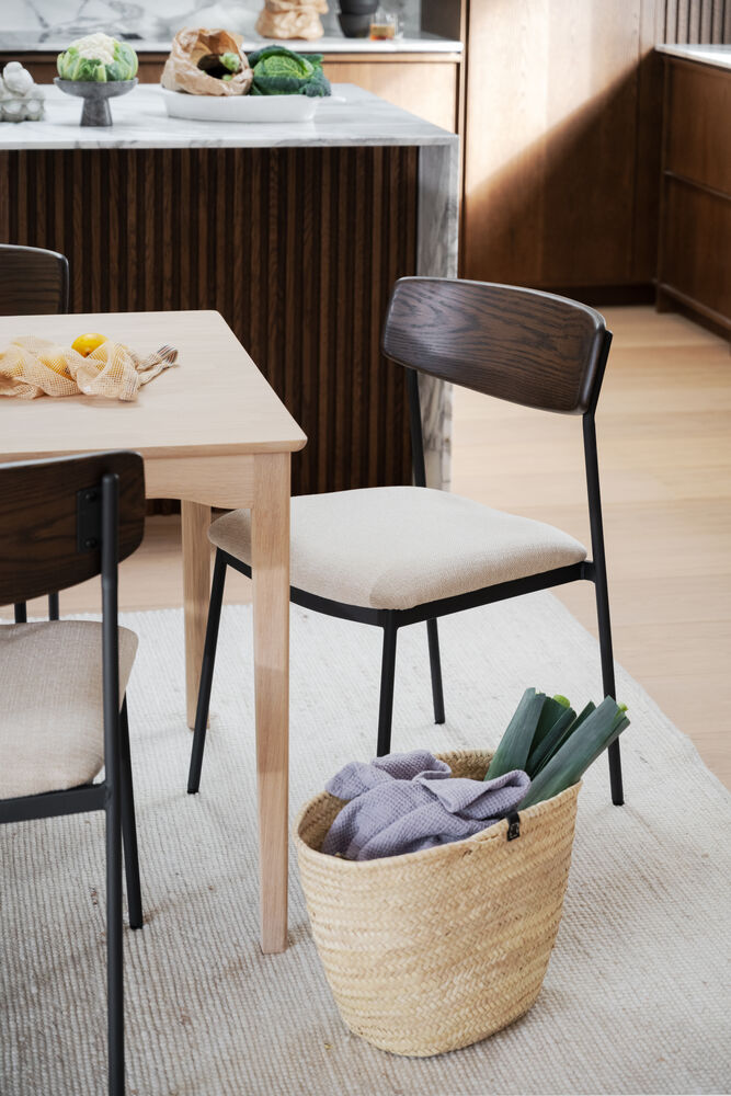 Maymont stol brun ekrygg/ljusbeige tyg/svart metall stapelbar, en produkt av hög kvalitet till bra pris från Ulfåsa möbler