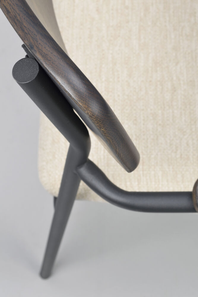 Maymont karmstol brun ekrygg/ljusbeige tyg/svart metall stapelbar, en produkt av hög kvalitet till bra pris från Ulfåsa möbler