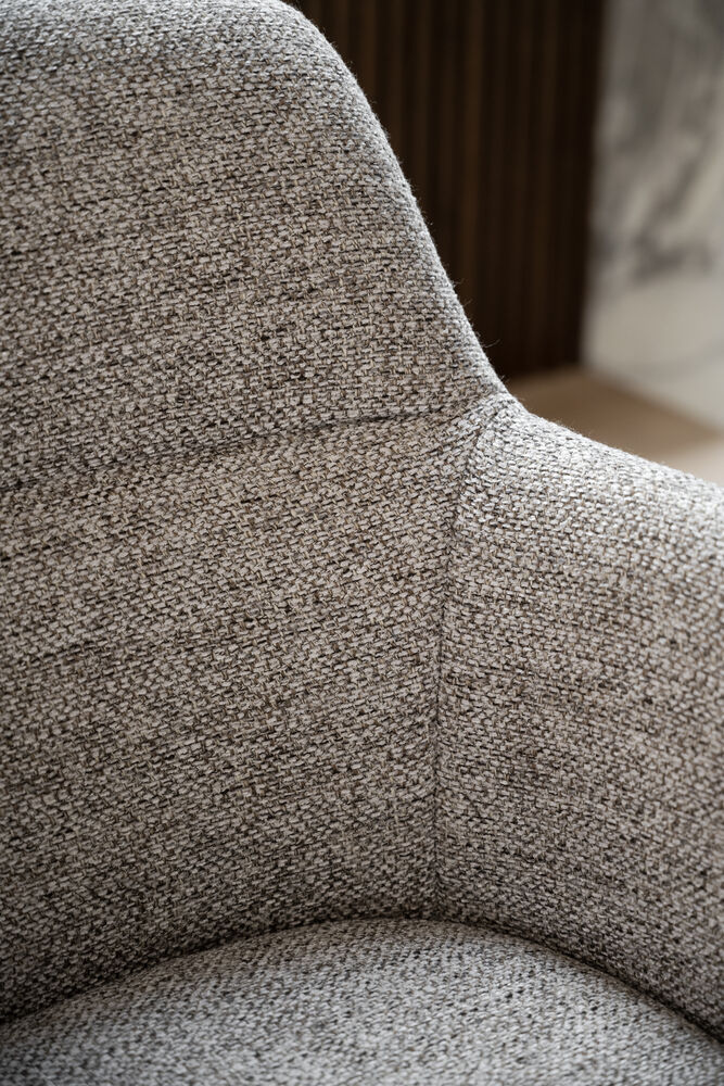 Gladstone karmstol mörkbeige tyg/svart metall snurr-tilt, en produkt av hög kvalitet till bra pris från Ulfåsa möbler