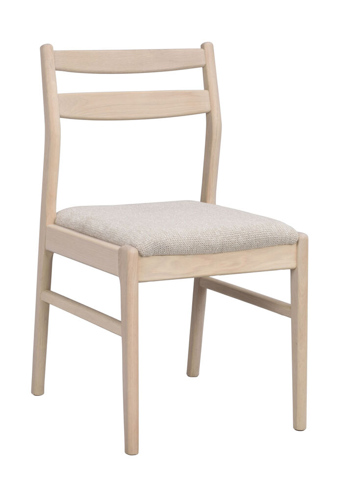 Kerwin stol vitpigmenterad ek/ljusbeige tyg, en produkt av hög kvalitet till bra pris från Ulfåsa möbler